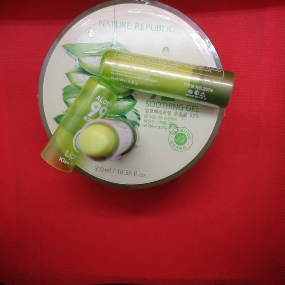 Aloe Vera Gel and Lipstick - Picture 5 of 5